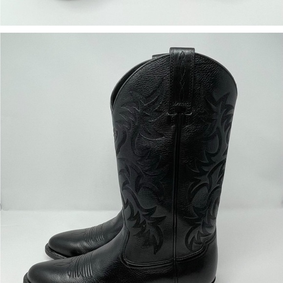 Ariat Mens boots. Round toes . Size 10D. Black leather. New - Picture 2 of 8